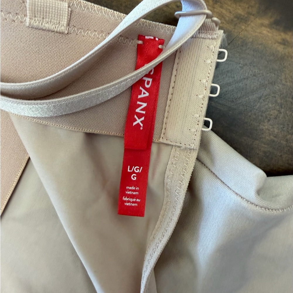 Spanx Low Plunge Mid Thigh Bodysuit Large ***read description - Picture 6 of 7
